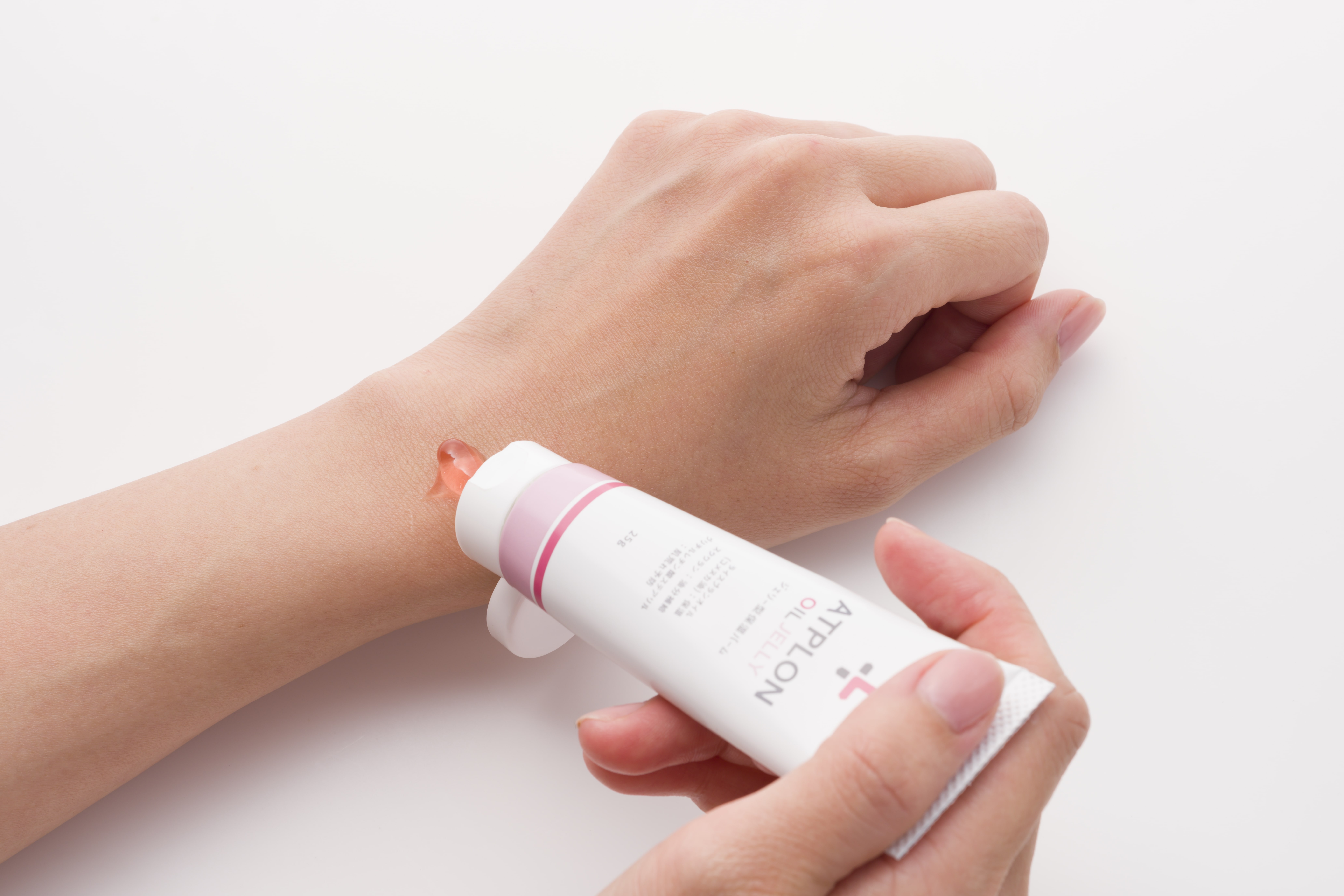 肌荒れの箇所に塗布する。